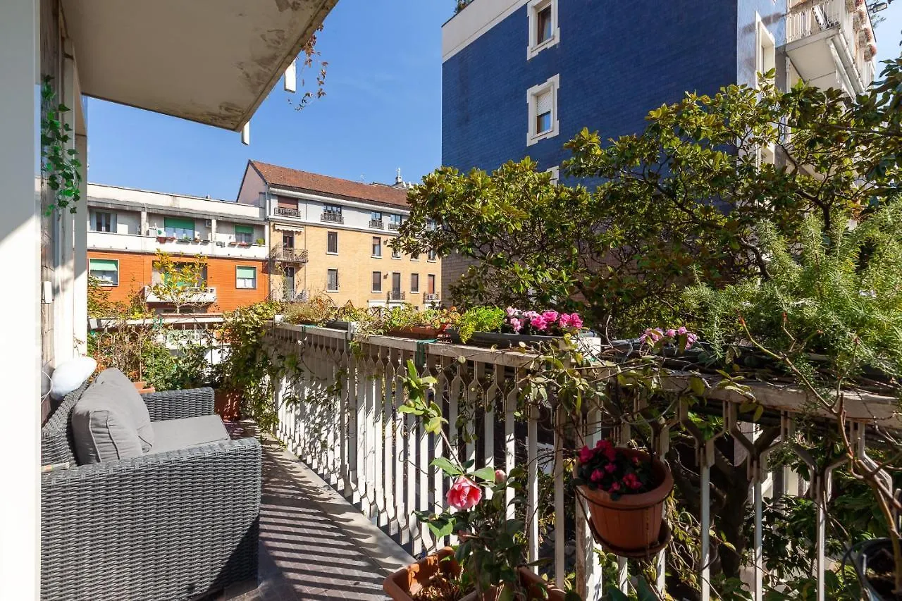 Luxury Apartment Milan City Center - Friuli 51 Master Guest 0*,  איטליה