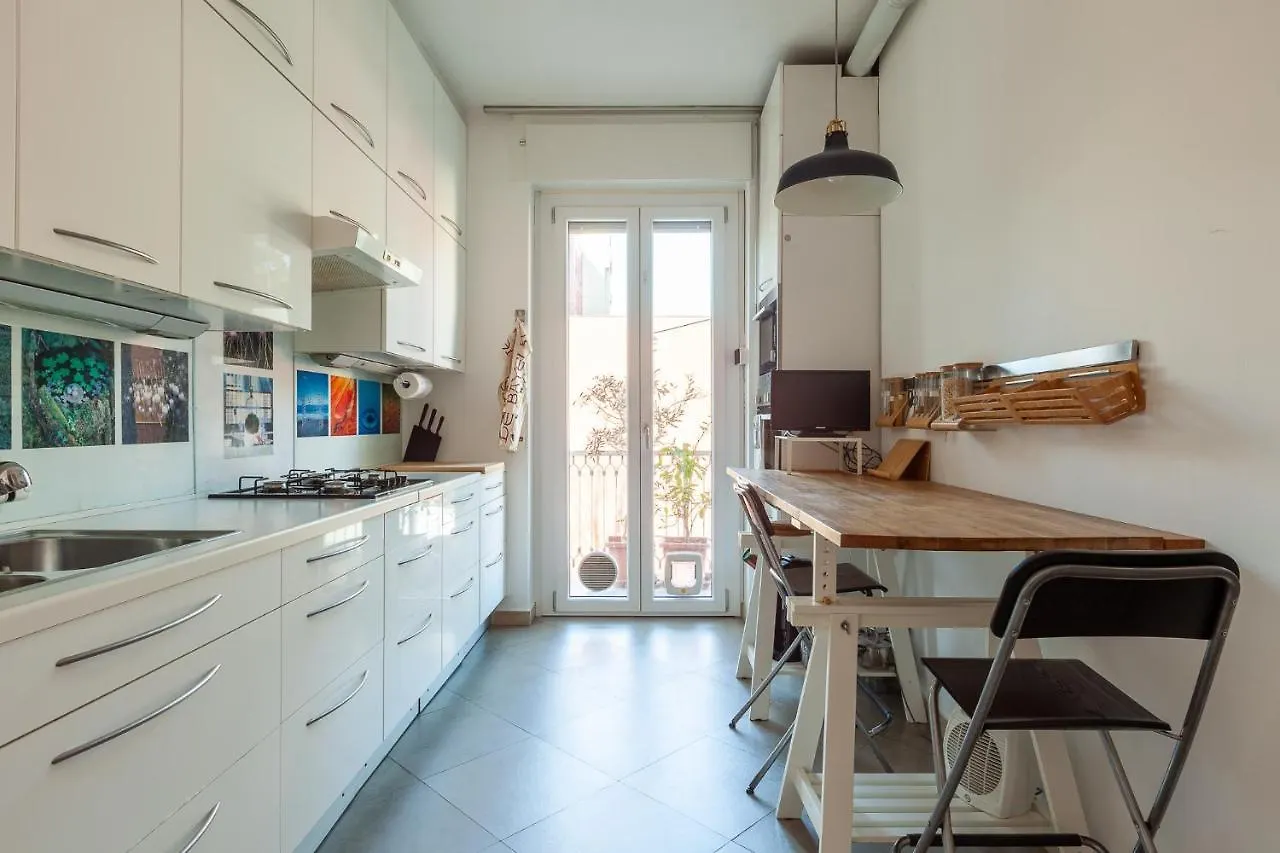 Luxury Apartment Milan City Center - Friuli 51 Master Guest 0*,  Италия